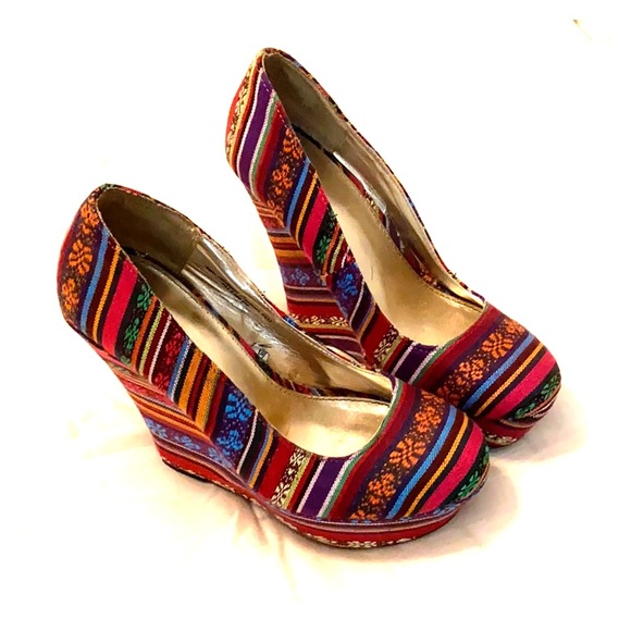Mossimo Multi Color Aztec Print Wedges - Picture 1 of 3